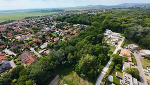 RUSOVCE, stavebný pozemok 809 m2 – vyhľadávaná časť pri lesoparku — foto 5