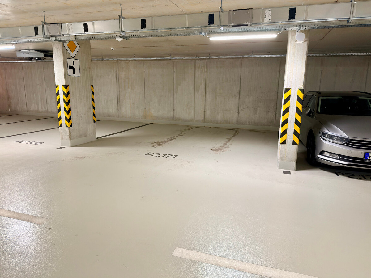 KOŠICKÁ – ZWIRN 3 | Garážové dvoj-státie pri výťahu (27 m²) | IHNEĎ — foto 2