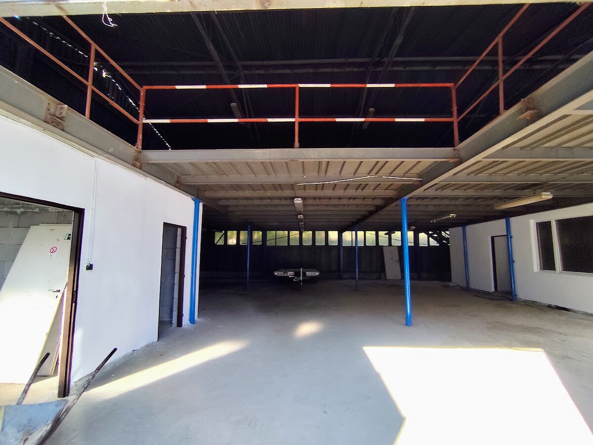 PRENÁJOM SKLADOVEJ HALY 530 m² – STRÁŽENÝ AREÁL — foto 2