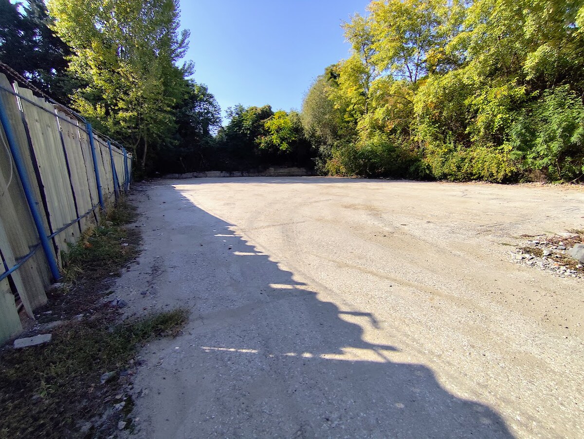 PRENÁJOM SPEVNENEJ PLOCHY – UZAVRETÝ A OPLOTENÝ AREÁL — foto 5