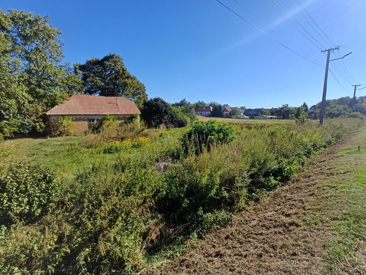 32 á pozemok v tichej časti obce Nové Sady,vhodný aj pre Developera. — foto 5