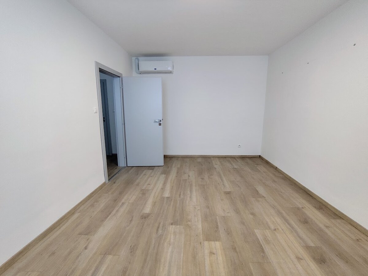 2. kancelária s vlastnou kuchynkou a sociálnym zariadením — foto 6