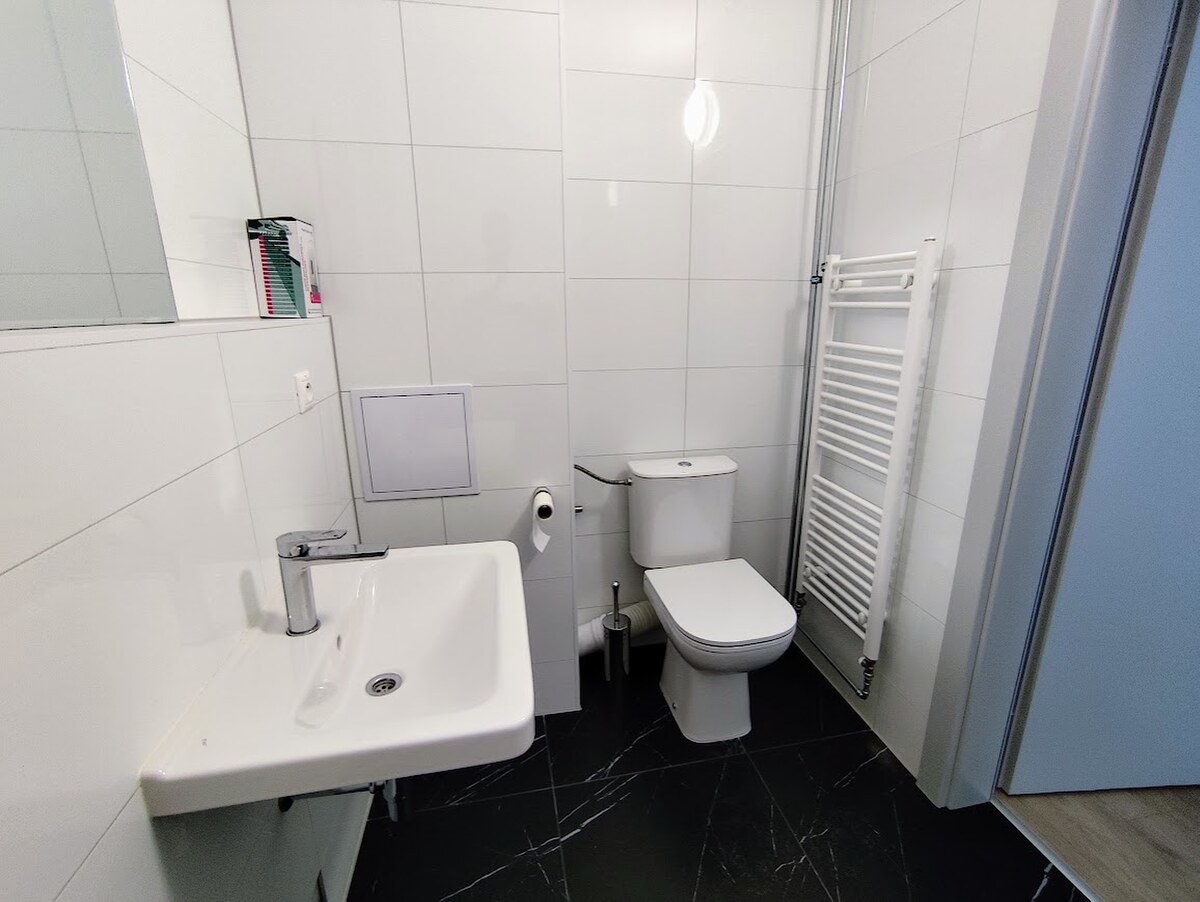 2. kancelária s vlastnou kuchynkou a sociálnym zariadením — foto 7