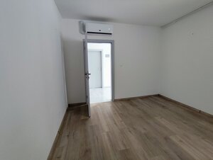 2. kancelária s vlastnou kuchynkou a sociálnym zariadením — foto 5