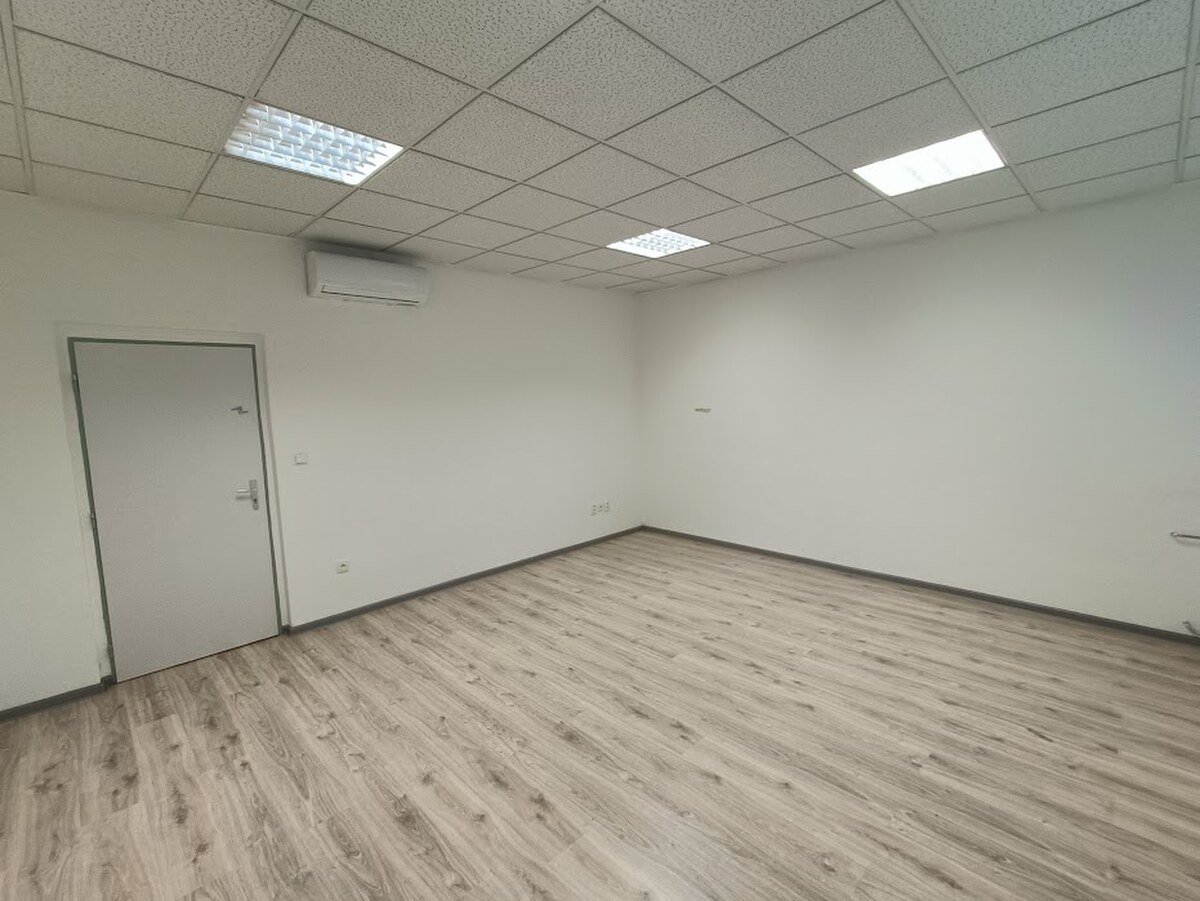 MAXFIN REAL - 25m2 kancelária s parkovaním na Chrenovej — foto 3