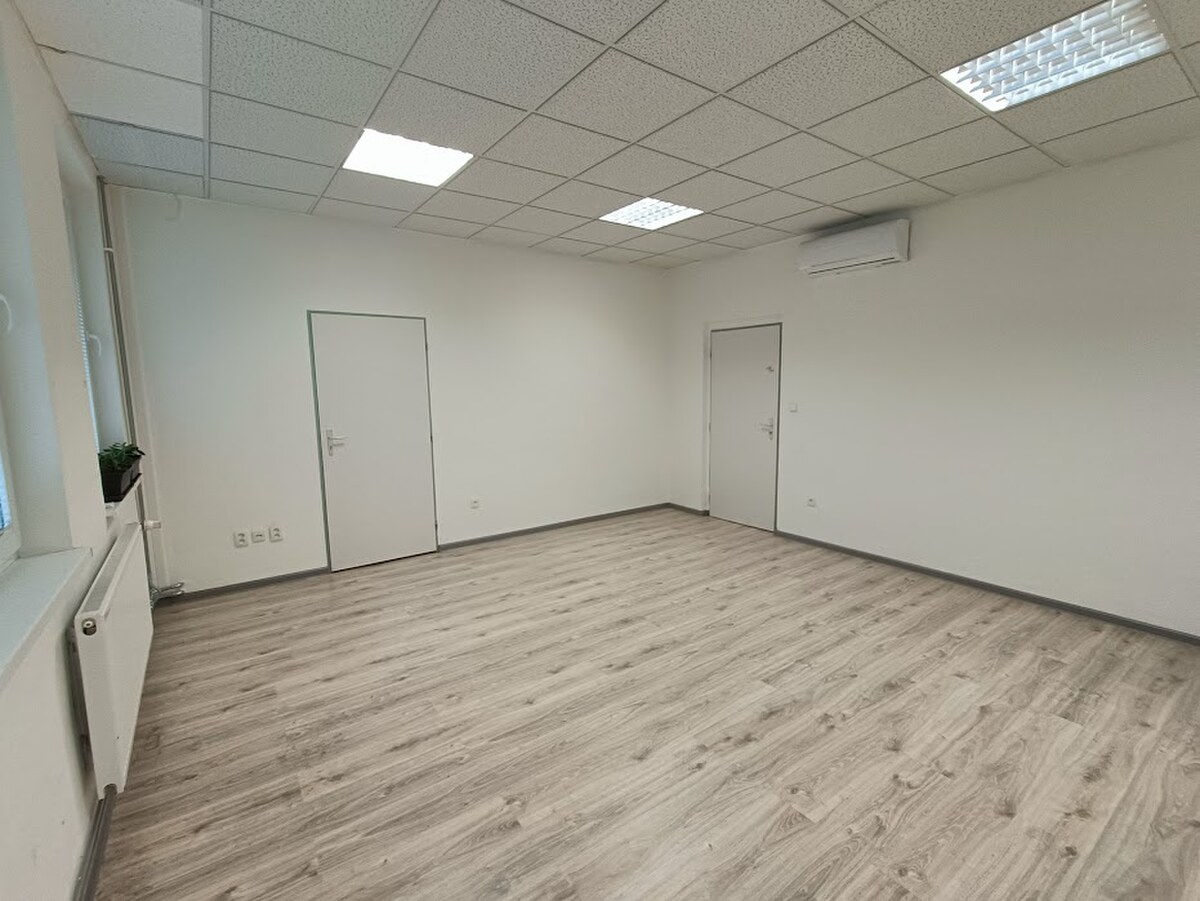 MAXFIN REAL - 25m2 kancelária s parkovaním na Chrenovej — foto 4