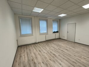 MAXFIN REAL - 25m2 kancelária s parkovaním na Chrenovej — foto 1
