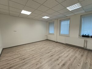 MAXFIN REAL - 25m2 kancelária s parkovaním na Chrenovej — foto 2