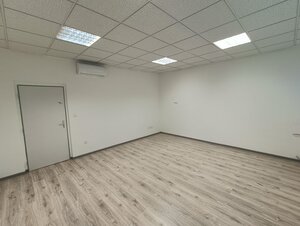 MAXFIN REAL - 25m2 kancelária s parkovaním na Chrenovej — foto 3
