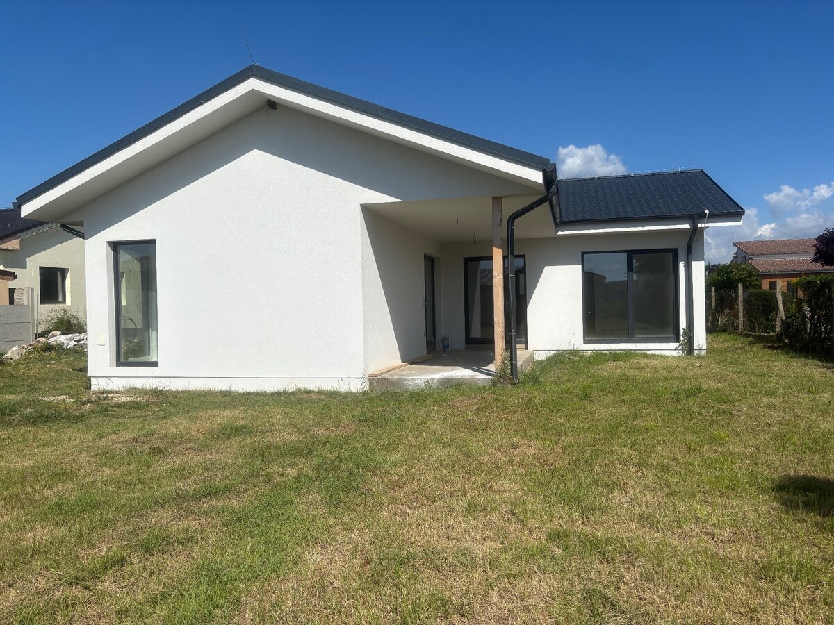 Novostavba 4-izbového domu s pozemkom 620 m² len pár minút od Nitry — foto 2