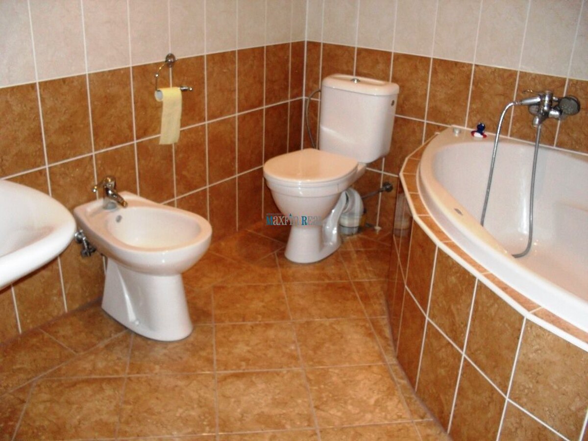 Podkrovná kancelária s vaňou na Farskej ulici — foto 7