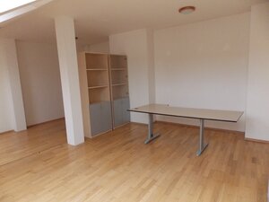 Podkrovná kancelária s vaňou na Farskej ulici — foto 4