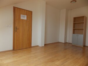 Podkrovná kancelária s vaňou na Farskej ulici — foto 6