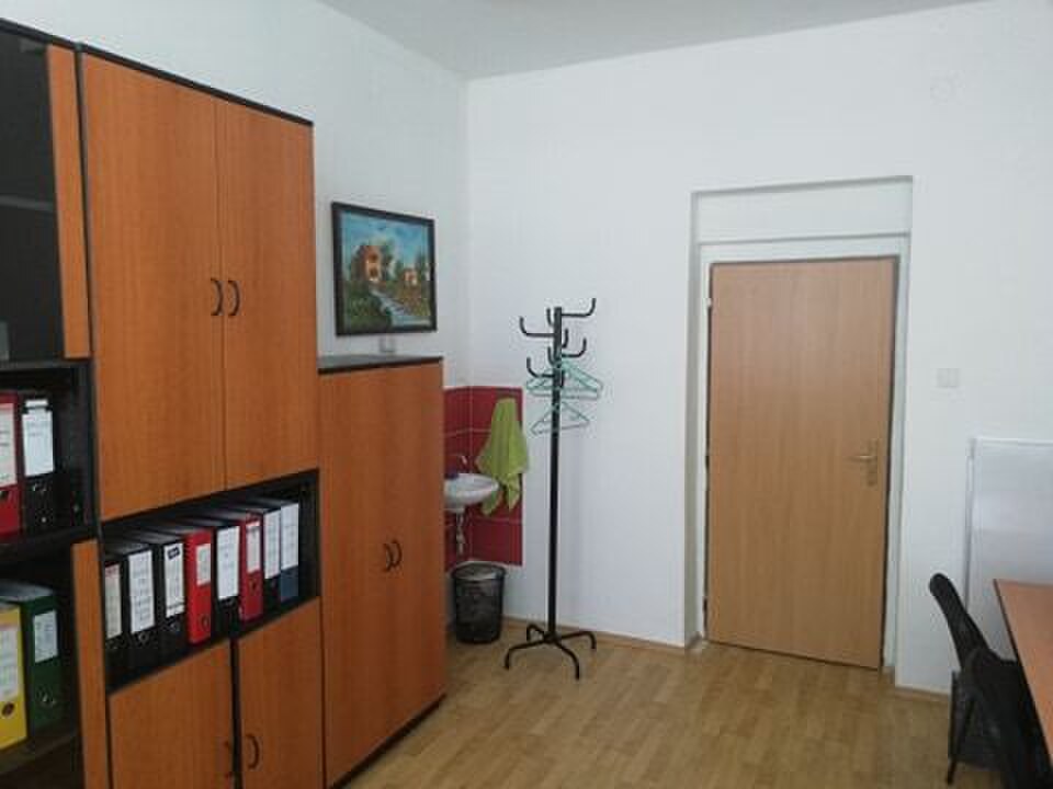 Kancelárske priestory na Chrenovej s parkovaním — foto 2