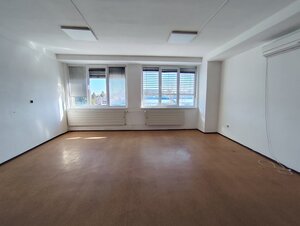 Kancelária s parkovaním v Mlynárciach — foto 1