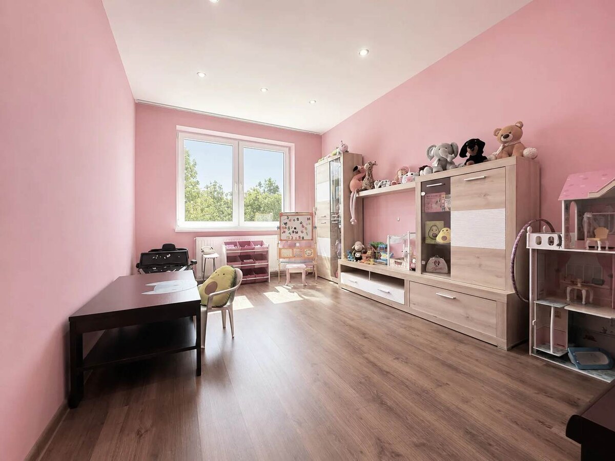 Reprezentatívne rodinné sídlo s bazénom a takmer 2000m2 - Tôň — foto 11