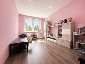 Reprezentatívne rodinné sídlo s bazénom a takmer 2000m2 - Tôň — foto 11