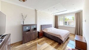Reprezentatívne rodinné sídlo s bazénom a takmer 2000m2 - Tôň — foto 14