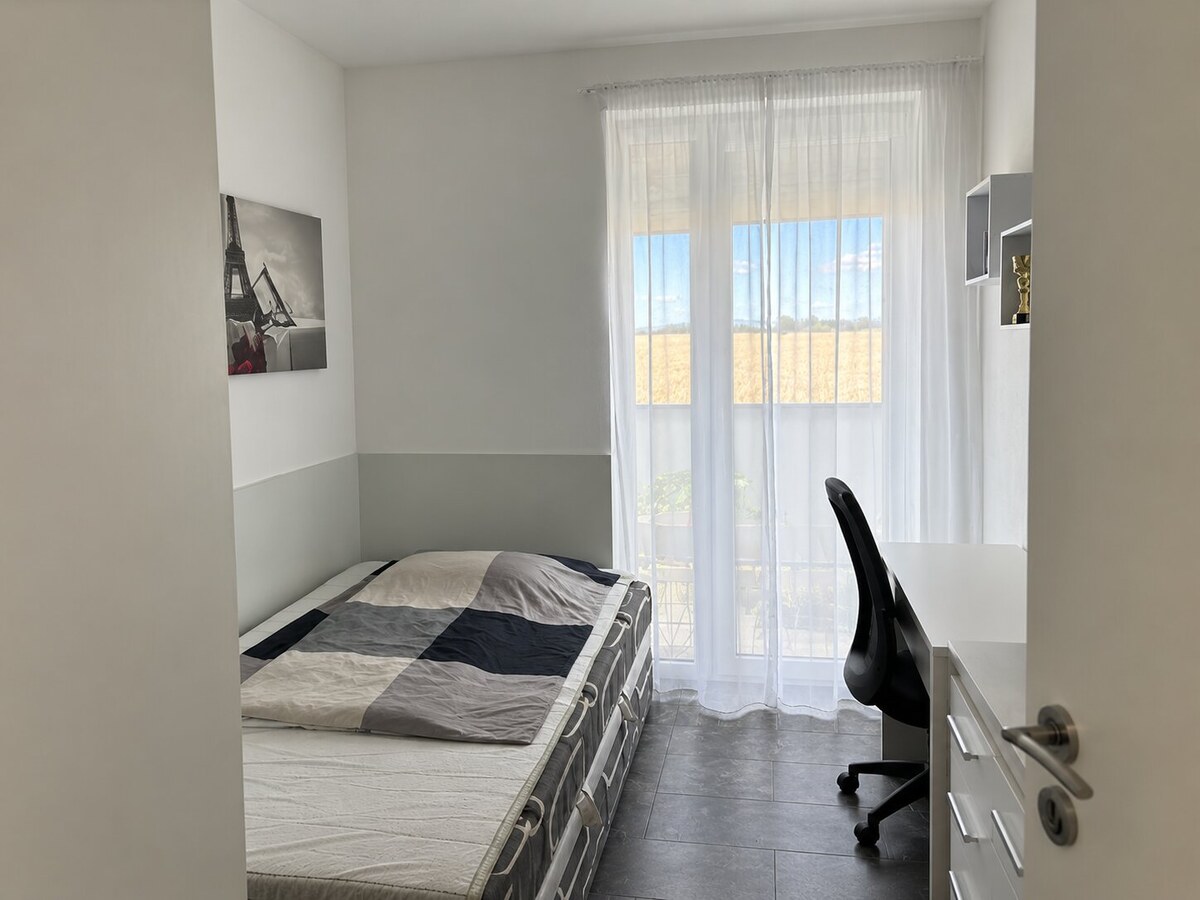 3-izb. byt s priestrannou  loggiou a 2 parkovacími miestami Senec — foto 18