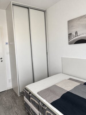 3-izb. byt s priestrannou  loggiou a 2 parkovacími miestami Senec — foto 19