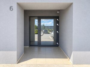 3-izb. byt s priestrannou  loggiou a 2 parkovacími miestami Senec — foto 24