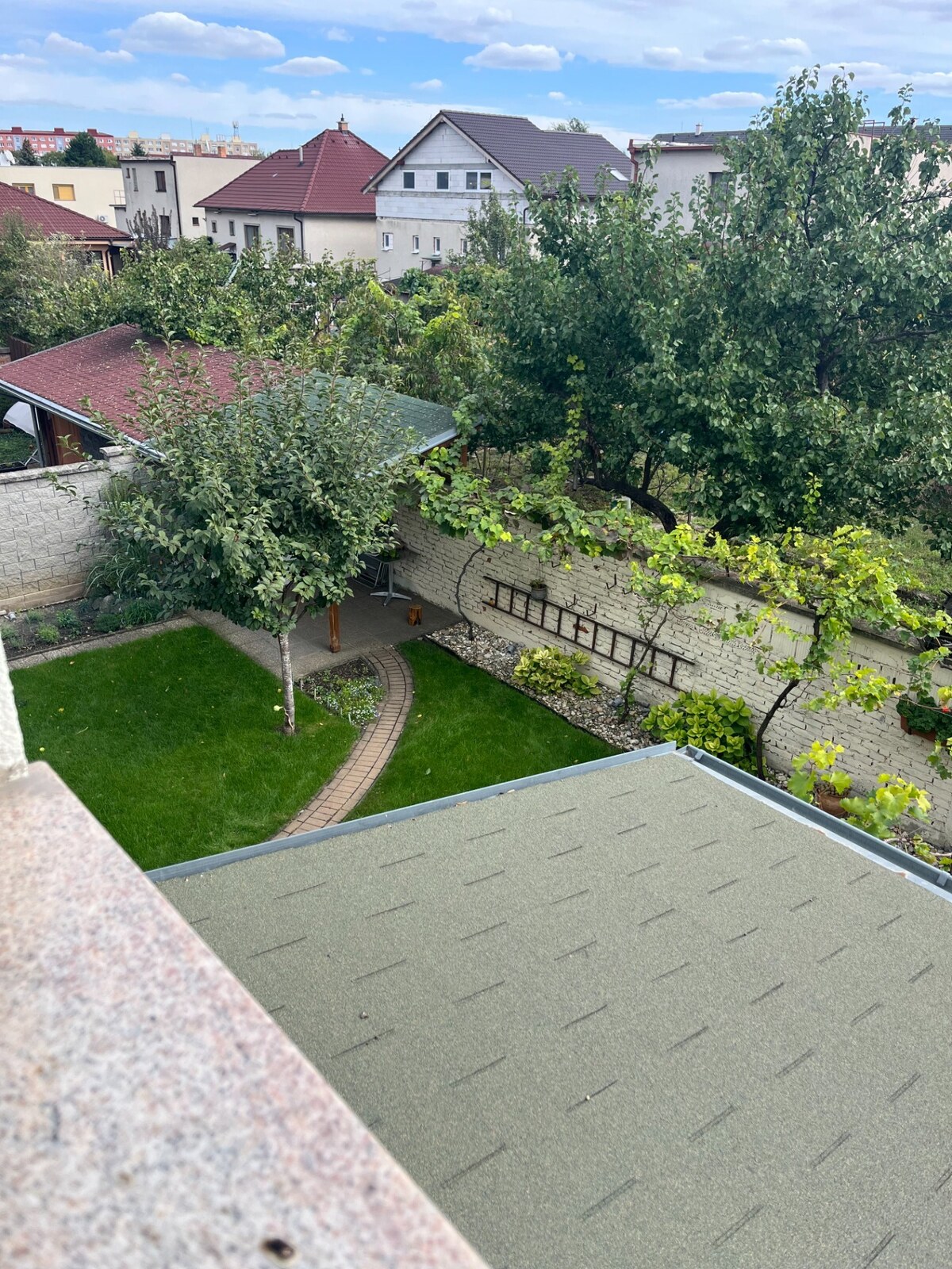 REZERVOVANÝ Priestranný dom na výbornej adrese v Senci — foto 2