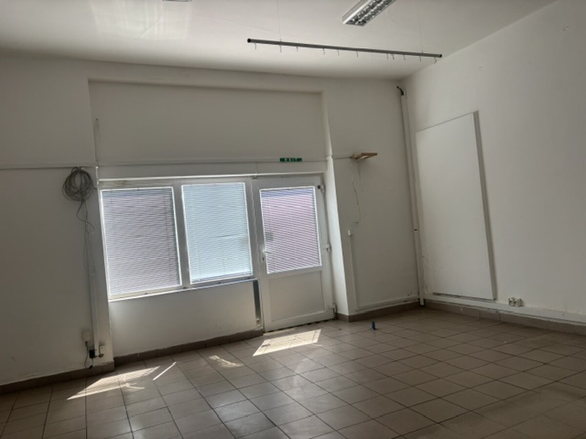 Obchodný priestor na prenájom priamo v centre Sládkovičova — foto 2