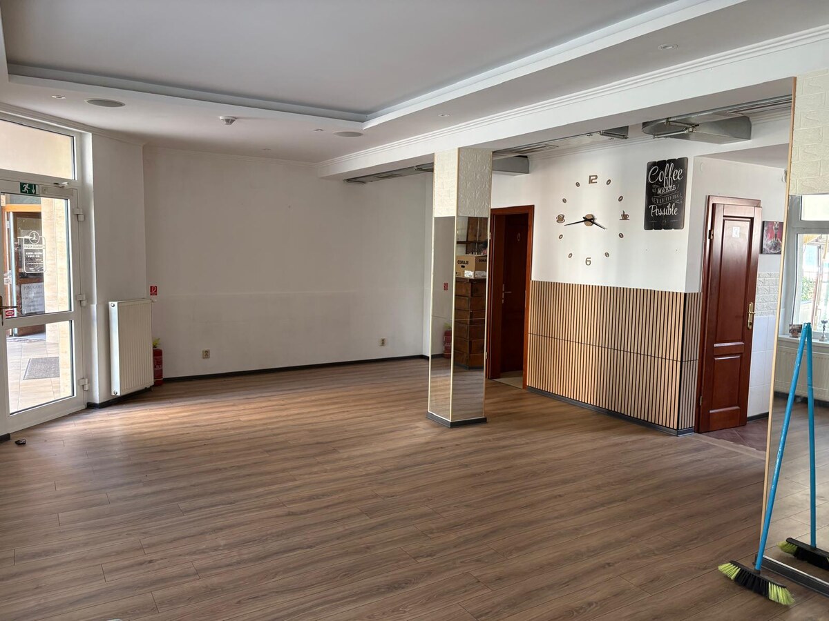 Prenájom obchodného priestoru s presklenou zimnou terasou Senec — foto 3