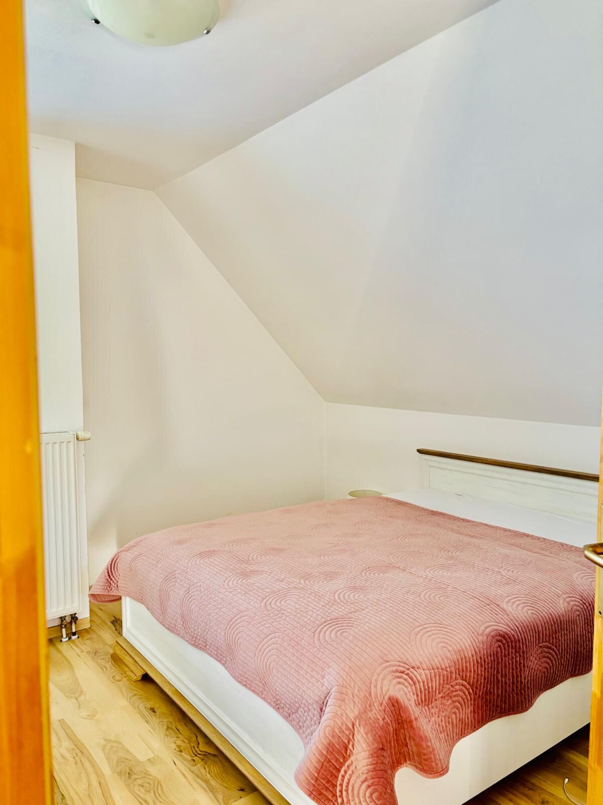 Priestranný 5-izbový rodinný dom s garážou a terasou Tvrdošín — foto 13