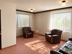 PRIESTRANNÉ RODINNÉ SÍDLO VEĽKÝ BIEL VHODNÉ NA PODNIKANIE — foto 11