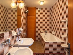 PRIESTRANNÉ RODINNÉ SÍDLO VEĽKÝ BIEL VHODNÉ NA PODNIKANIE — foto 18