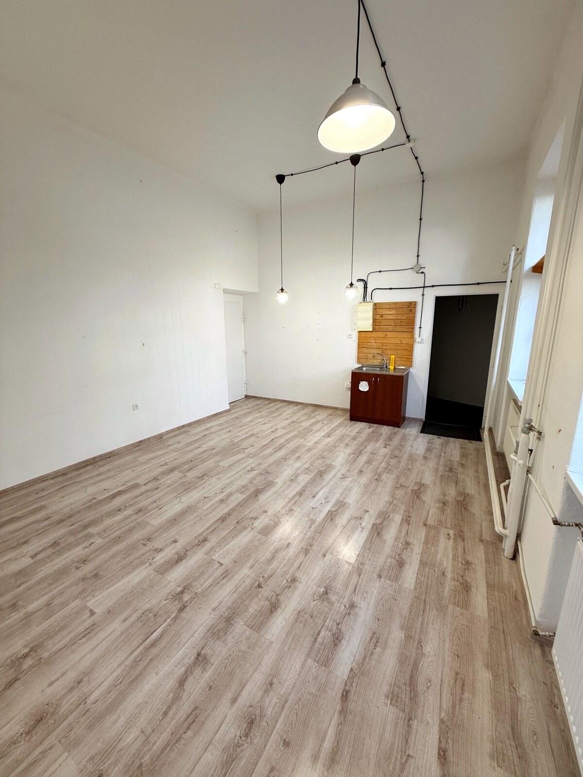 PRENÁJOM PRIESTOROV V PRIEVIDZI – 7 €/m² VRÁTANE ENERGIÍ! — foto 4
