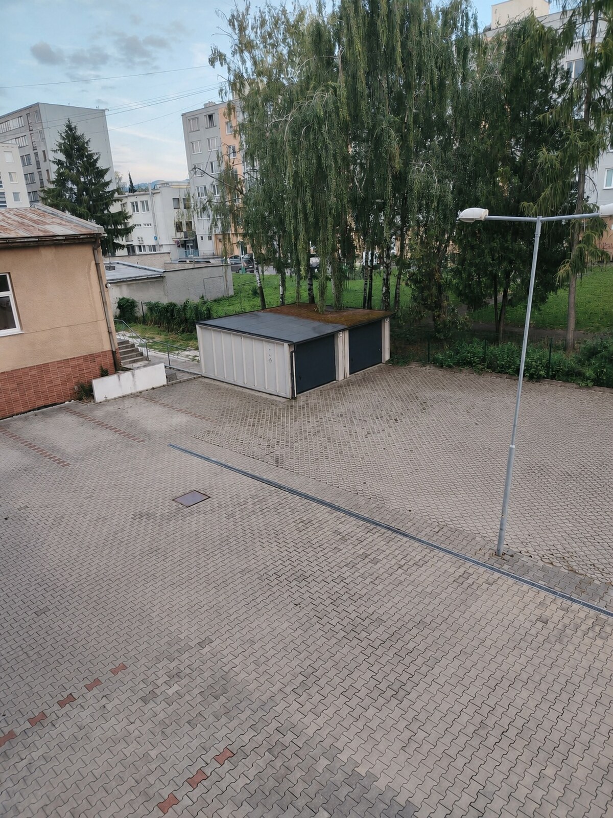 garáž na prenájom v zabezpečenom areáli centrum Prievidze — foto 2