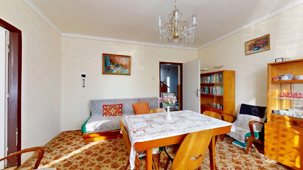 zľava: Na predaj 3izbový rodinný dom s veľkým pozemkom v obci Kátov — foto 10