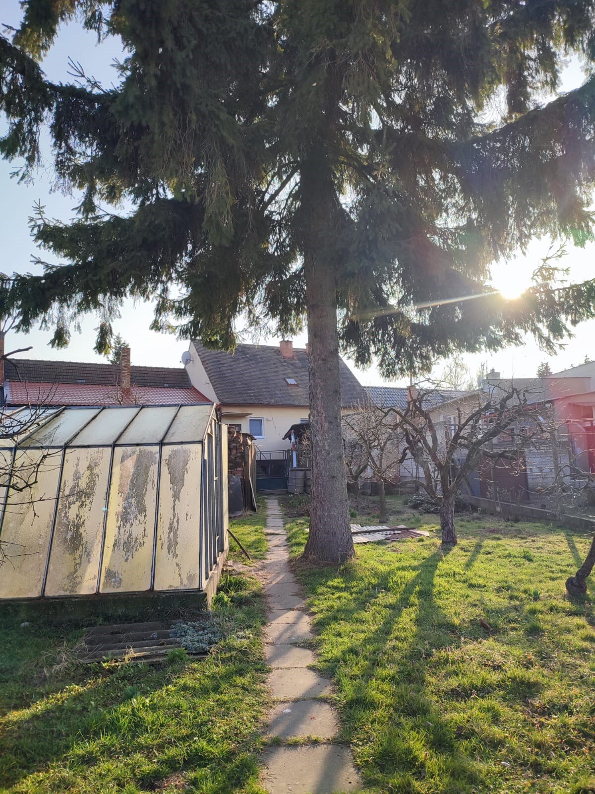 zľava: Na predaj 3izbový rodinný dom s veľkým pozemkom v obci Kátov — foto 20