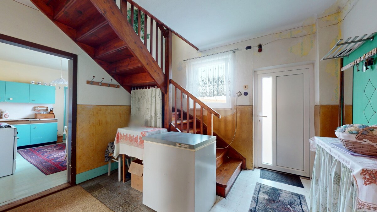 zľava: Na predaj 3izbový rodinný dom s veľkým pozemkom v obci Kátov — foto 5