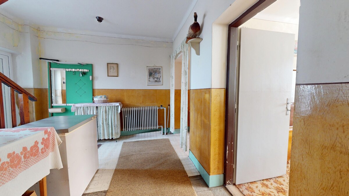 zľava: Na predaj 3izbový rodinný dom s veľkým pozemkom v obci Kátov — foto 7