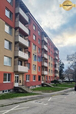Na prenájom zariadená garsónka s balkónom v Holíči — foto 14