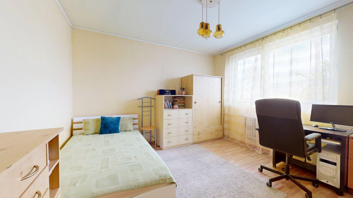 Na predaj priestranný rodinný dom s garážou v obci Brodské — foto 14