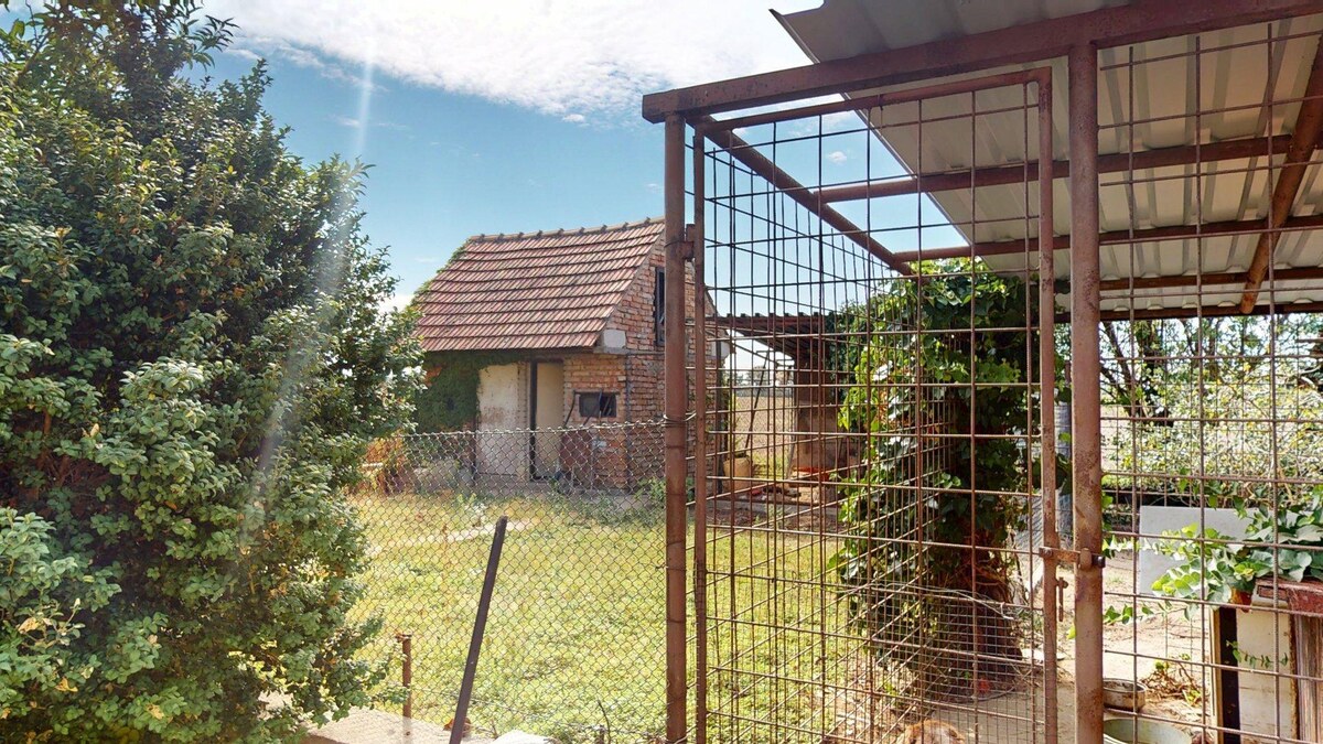 Na predaj priestranný rodinný dom s garážou v obci Brodské — foto 29