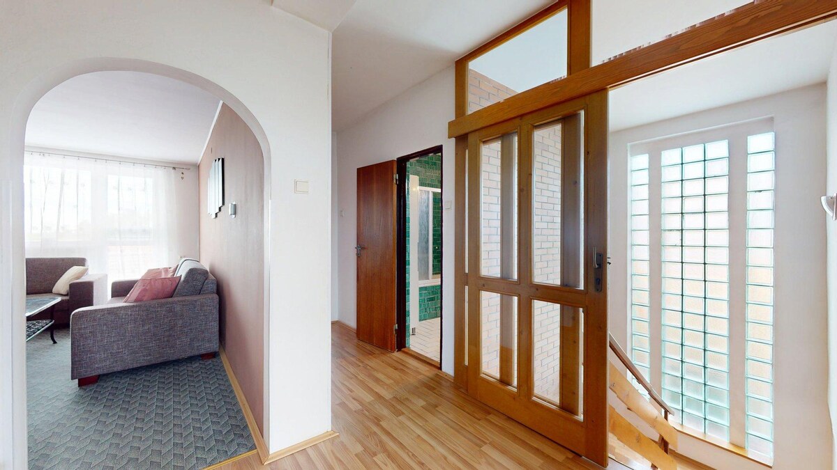 Na predaj priestranný rodinný dom s garážou v obci Brodské — foto 9
