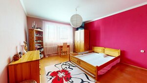 Na predaj priestranný rodinný dom s garážou v obci Brodské — foto 13