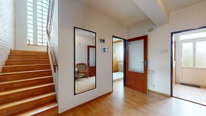 Na predaj priestranný rodinný dom s garážou v obci Brodské — foto 16