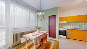 Na predaj priestranný rodinný dom s garážou v obci Brodské — foto 4
