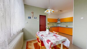 Na predaj priestranný rodinný dom s garážou v obci Brodské — foto 5
