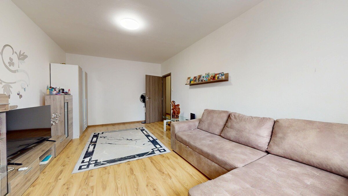 Veľký 2-izbový byt s balkónom vo vyhľadávanej lokalite pri Holíčskom z — foto 3