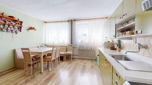 -zľava- Na predaj priestranný rodinný dom v Holíči v žiadanej lokalite — foto 2