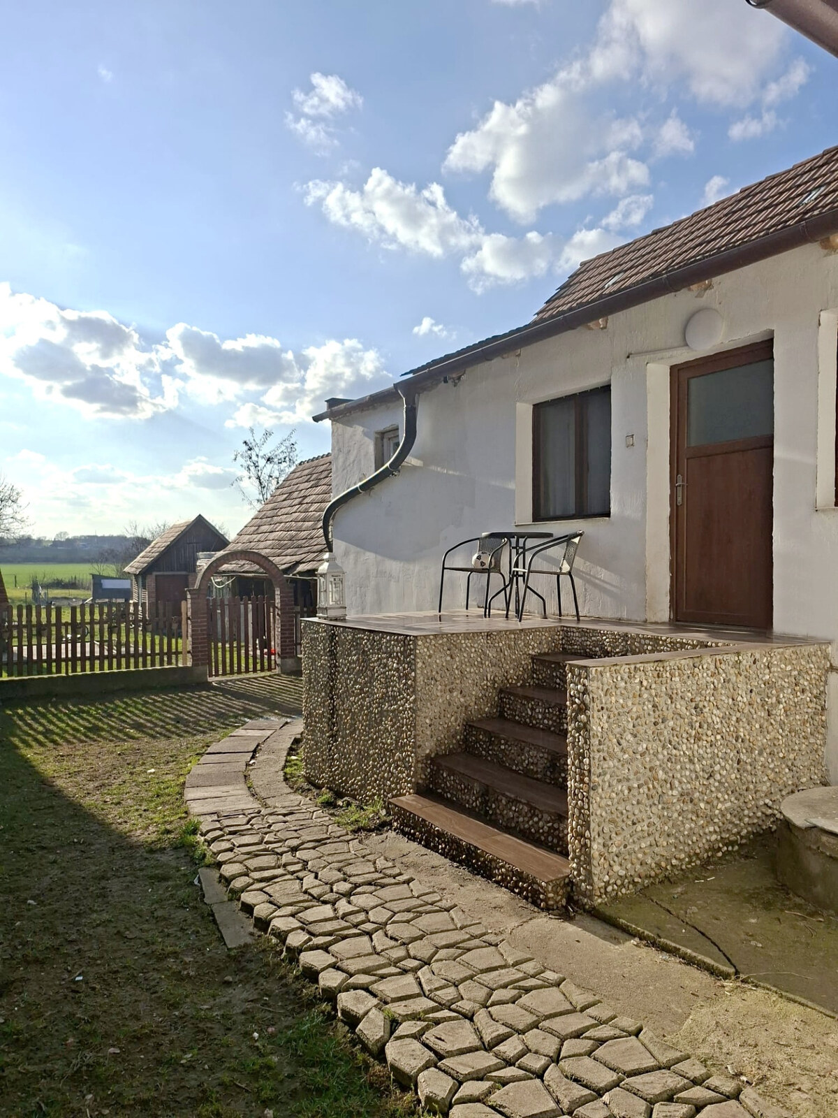 Na predaj dom s veľkým pozemkom v obci Prietržka, okr. Skalica. — foto 14