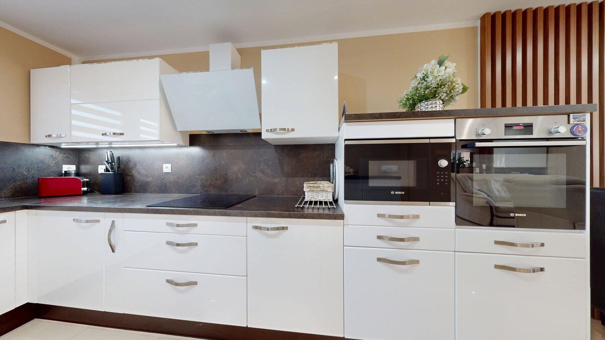 Moderný 4-izbový „EKO-KERAMICKÝ“ bungalov s bazénom v Holíči — foto 12
