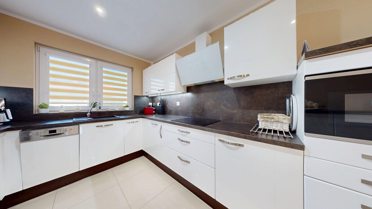 Moderný 4-izbový „EKO-KERAMICKÝ“ bungalov s bazénom v Holíči — foto 13
